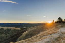 Vineyard Views | King Bed | Dog Friendly | Hot Tub - Image 3