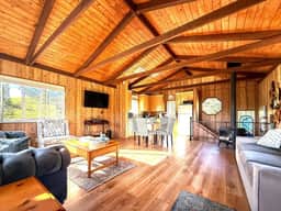 Cozy Coastal Cabin EV, fire pit King Bed - Image 3