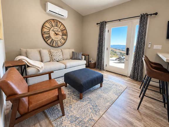 Vineyard Views | King Bed | Dog Friendly | Hot Tub - Image 4