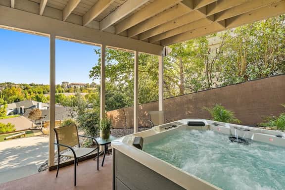 Paso Wine Oasis: Hot Tub, Sauna, King Beds, Views - Image 3