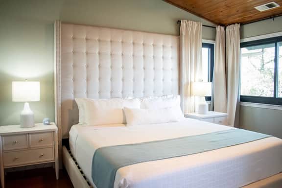 Paso Wine Oasis: Hot Tub, Sauna, King Beds, Views - Image 4